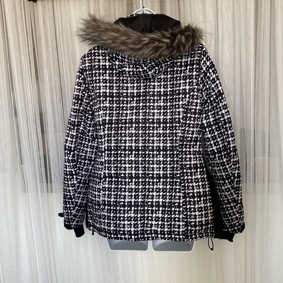 Black Mountain ski jacket - Picture 9 of 16